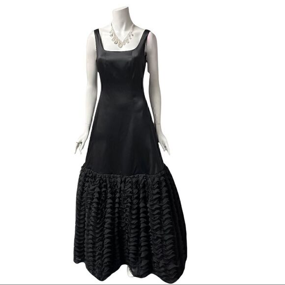 ‎Nicole Miller Ruffle Hem Sleeveless Gown